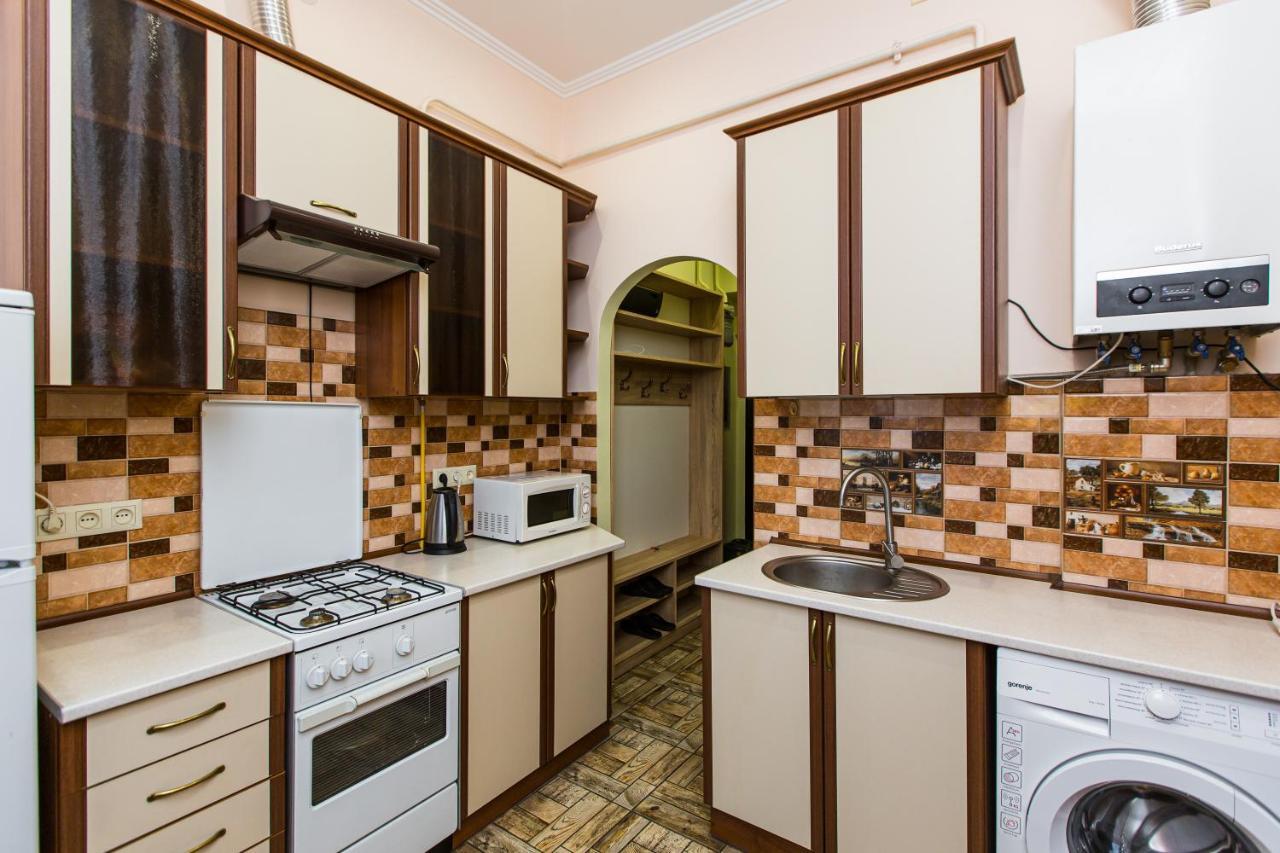 в центрі вулиця балабана 29 біля краківського ринку Daire Lviv